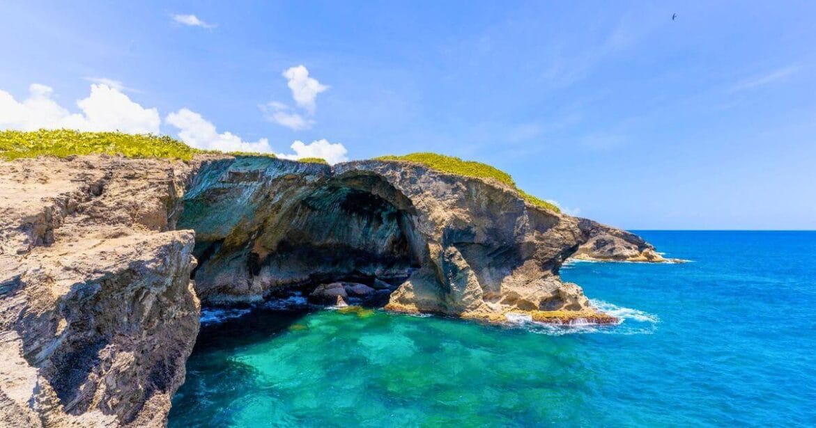 fascinating rock formations and ancient petroglyphs of Cueva del Indio in Puerto Rico 